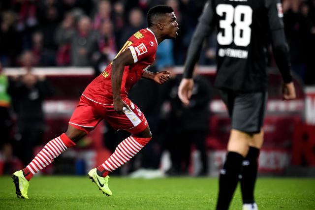 哈登23+11库里两次崴脚提前伤退 快船力克勇士