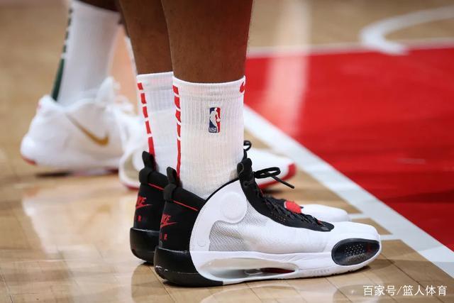 外媒盘点金球奖前30最佳阵容 维哈姆前锋马丁守门